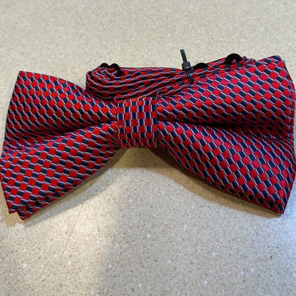 Unknown Other - Ready Made Bow Tie in Red and Blue